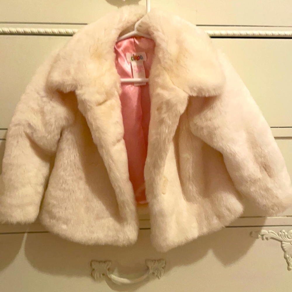 White faux fur coat 2t